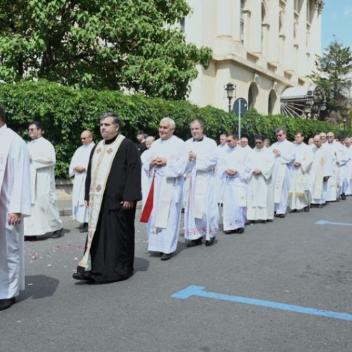 Procesiune cu relicva Sfântului Ioan Paul al II-lea pe străzile Bucureștiului