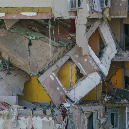 Prefectul Capitalei: blocul afectat de explozie va fi pus în siguranță și doar o scară demontată