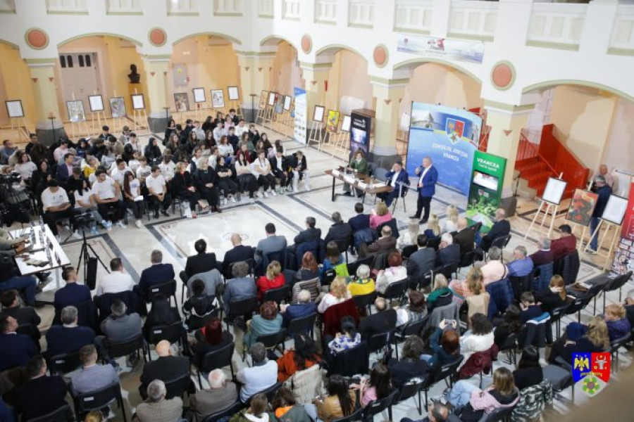 Peste 100 de participanți la evenimentul final al proiectului „Vin în Vrancea, tradiții și meșteșuguri”