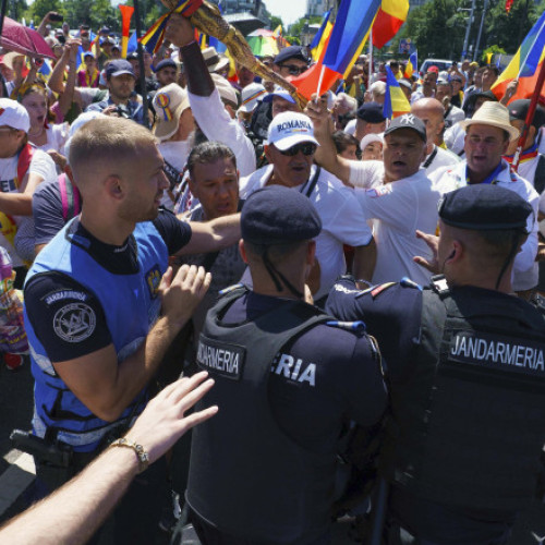 Avocatul acuzat că a agresat o jandarmă la protestul din Piața Victoriei, trimis în judecată