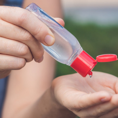 Alcoolul etilic din dezinfectanți, evaluat pentru posibila interdicție în UE