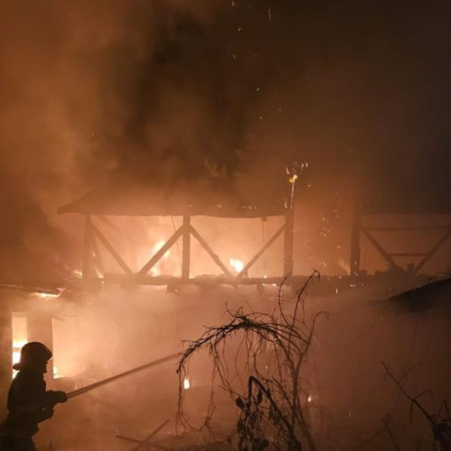 Incendiu la o casă din satul Lepșa: un bărbat a suferit arsuri