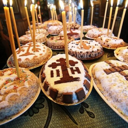 Creștinii ortodocși pomenesc morții în ziua Moșilor de toamnă