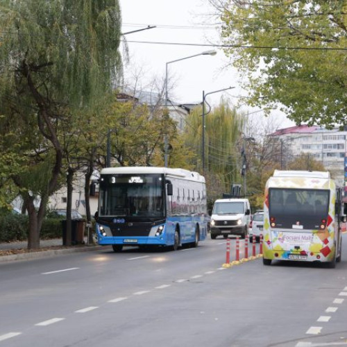 La Focșani, schimbare în circulația orașului. Stâlpii din benzile pentru transportul public vor dispărea. Decizii importante luate în ședința Comisiei pentru Siguranța Circulației.