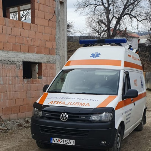 Alertă în comuna Nereju: Un bărbat a fost găsit spânzurat, în pofida eforturilor medicilor nu a putut fi salvat