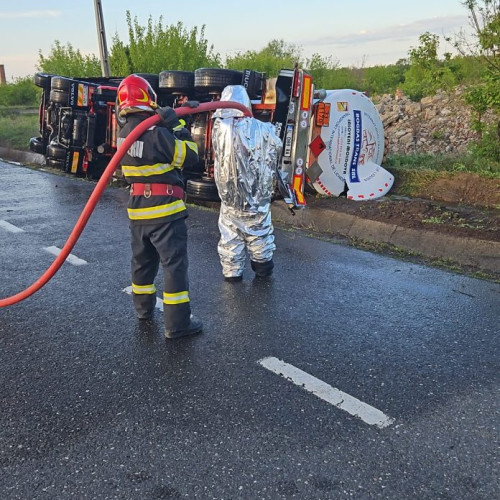 SOFERUL CARE A SUPRAVIEȚUIT ACCIDENTUL DE PE E85 NU A REZISTAT