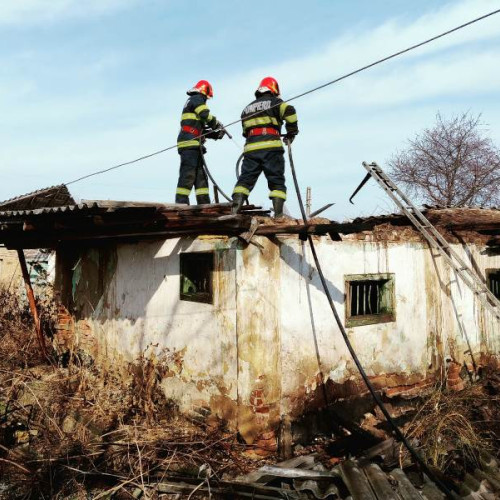 Aproape 100 de incendii stinse de pompierii vrânceni în luna aprilie