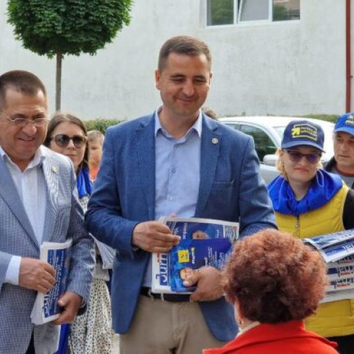 FOTO! Vrâncenii sunt alături de Dragoș Ciobotaru, candidatul PNL pentru Consiliul Județean Vrancea: „Te cunosc, am auzit vorbe frumoase despre tine și tu vei câștiga!”