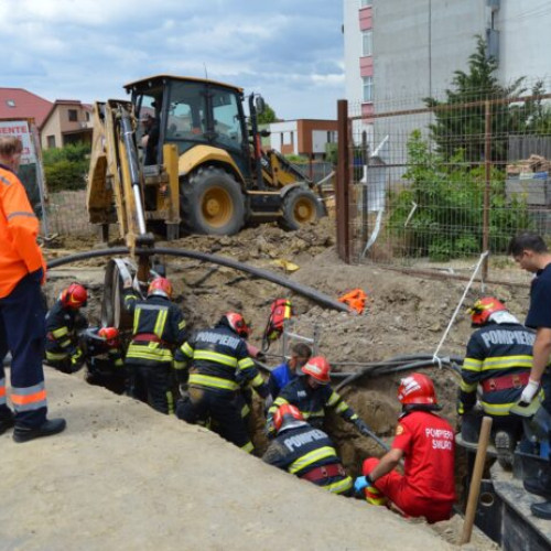 Căderea unui mal de pământ a surprins trei persoane în Brăila
