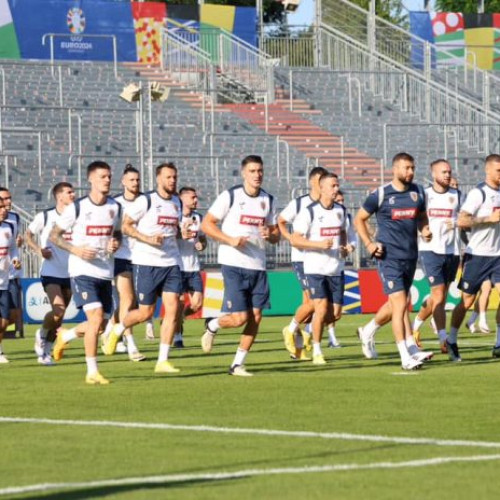 Tricolorii alaturi de absolventii clasei a opta: Succes la Evaluarea Nationala!