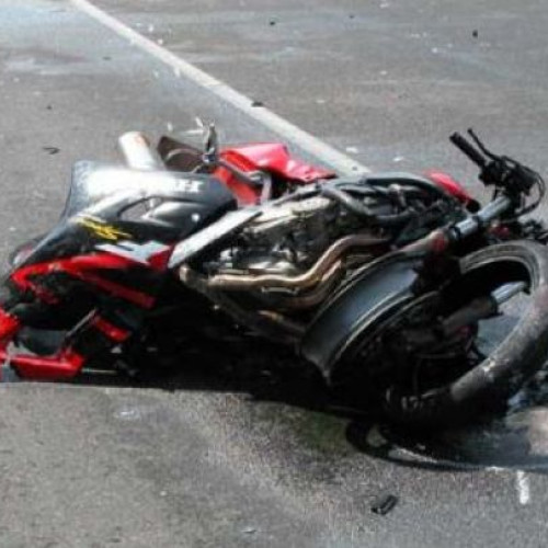 Motociclist de 35 de ani rănit într-un accident a fost transportat la spital