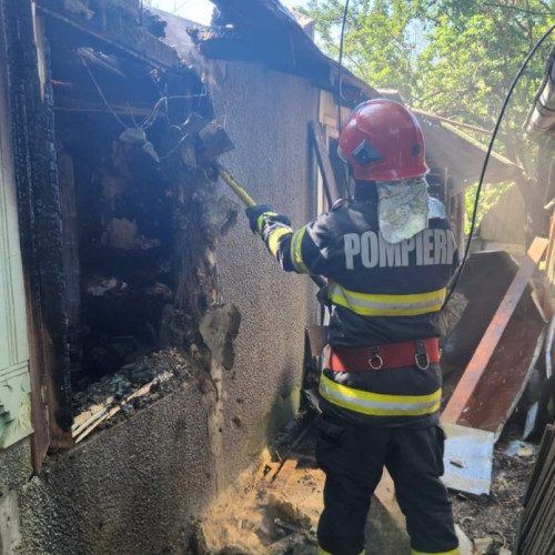 Incendiu în Gologanu: trei locuințe și o anexă afectate